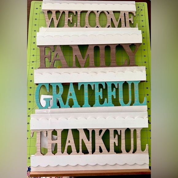 Tabletop plaque‎ Decor 4 Total Thankful, Grateful,Family, And Welcome NWT - Picture 1 of 3
